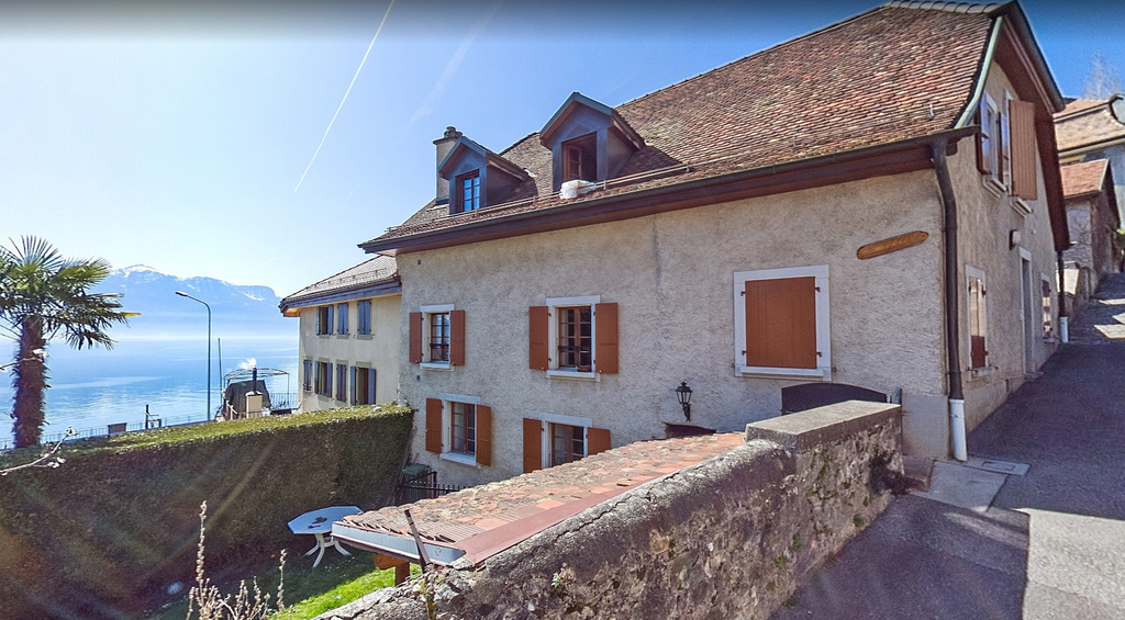 Appartement de 4 pièces au rez-supérieur d'environ 115m2