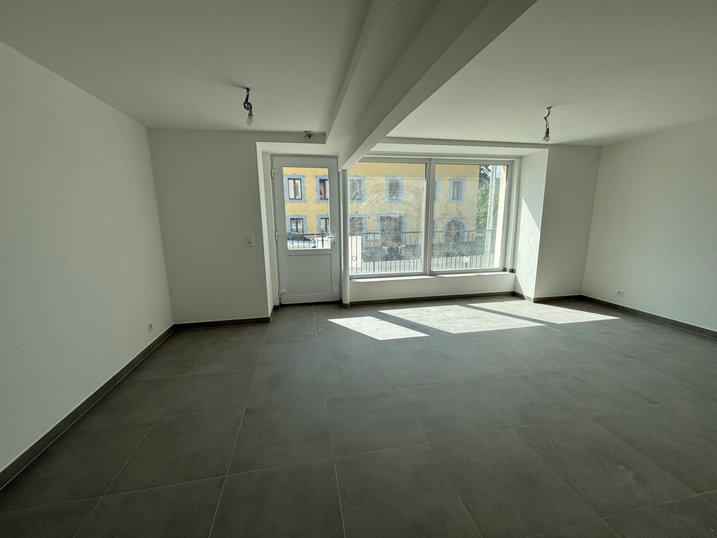 Local commercial neuf avec terrasse et dépôt (1 MOIS DE LOYER OFFERT)