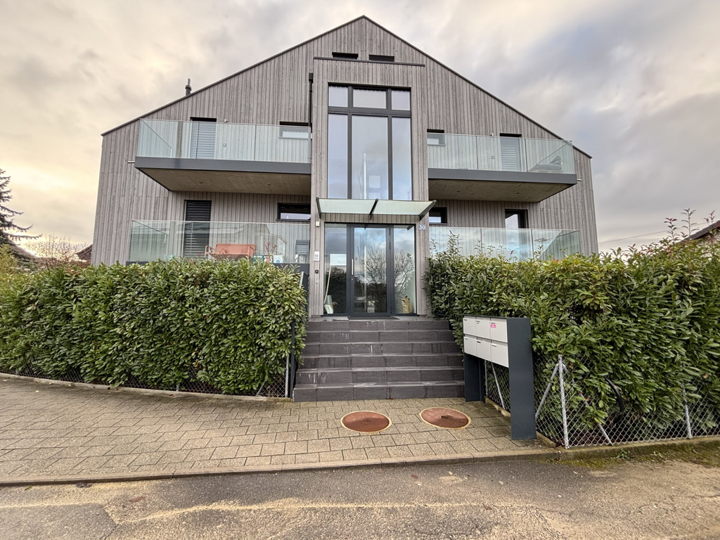 Bel appartement meublé duplex de 2 pces, proche de toutes commodités